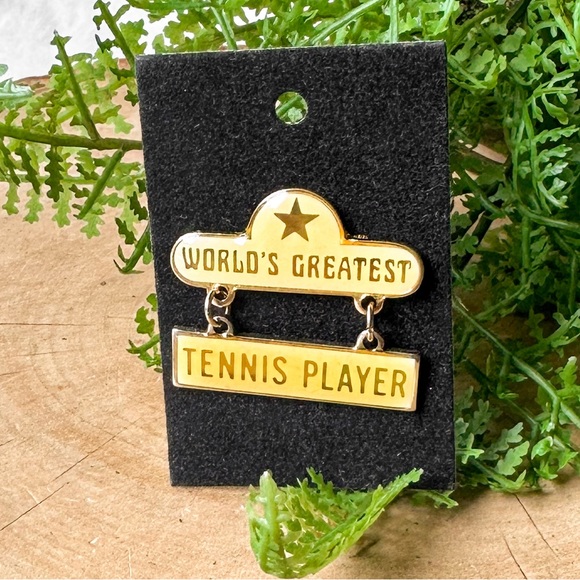 1979 World's Greatest Tennis Player Metal Enamel Lapel Pin Pinback SWIB Vintage - Picture 3 of 3